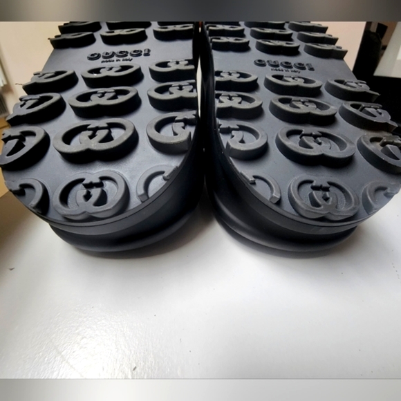 SOLD Men's Gucci Slides Authentic GG embossed rubber flatform slides - Picture 10 of 17